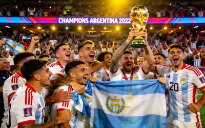 阿根廷国家足球队庆祝2022年卡塔尔世界杯夺冠的激动场面